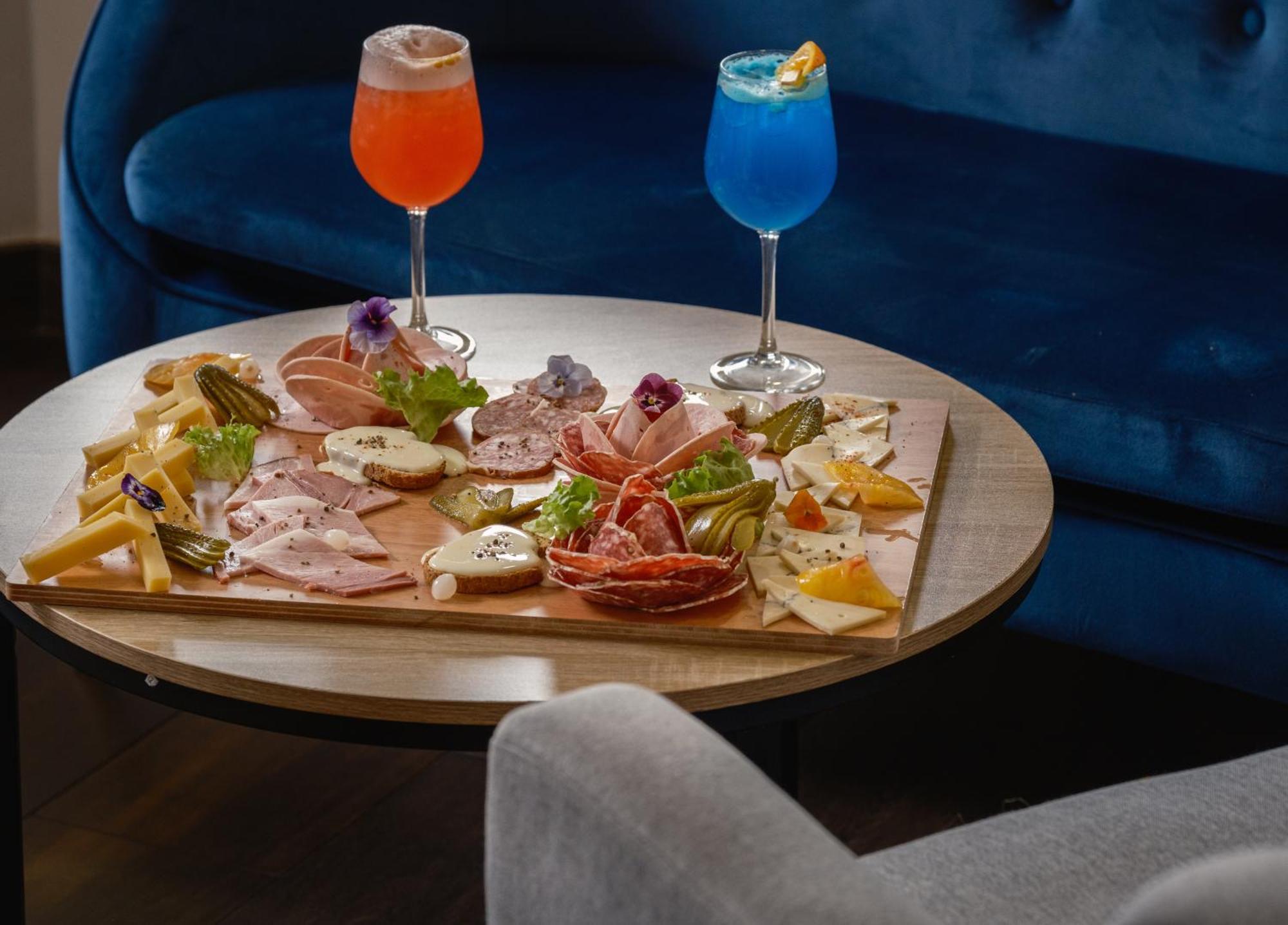 Charme Hotel, Montbeliard Sud Bagian luar foto