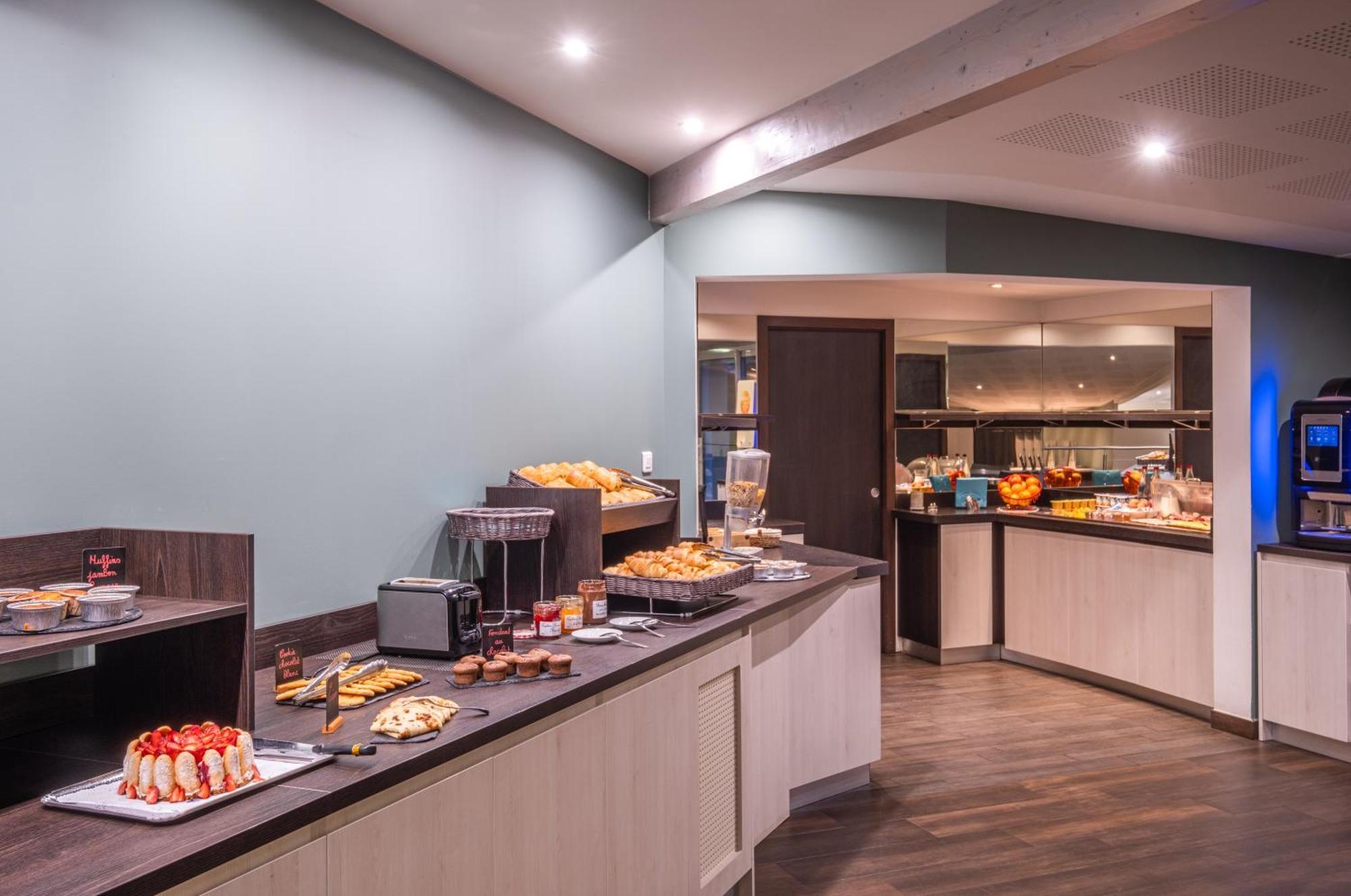 Charme Hotel, Montbeliard Sud Bagian luar foto