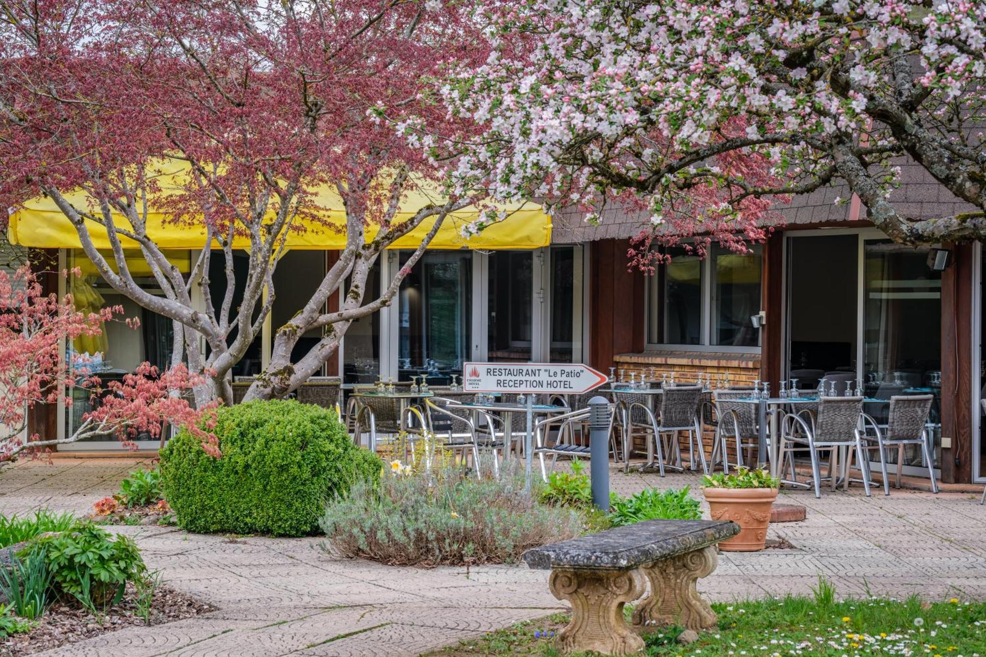 Charme Hotel, Montbeliard Sud Bagian luar foto