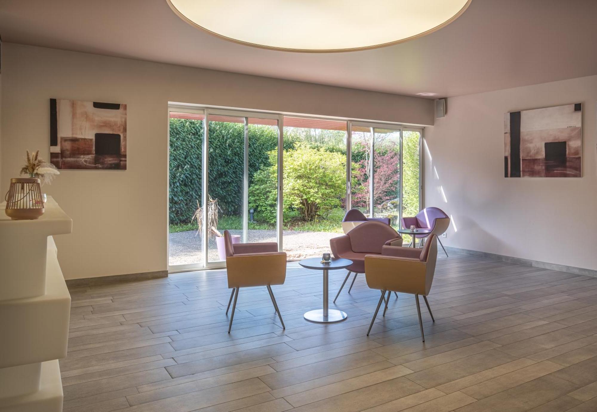 Charme Hotel, Montbeliard Sud Bagian luar foto