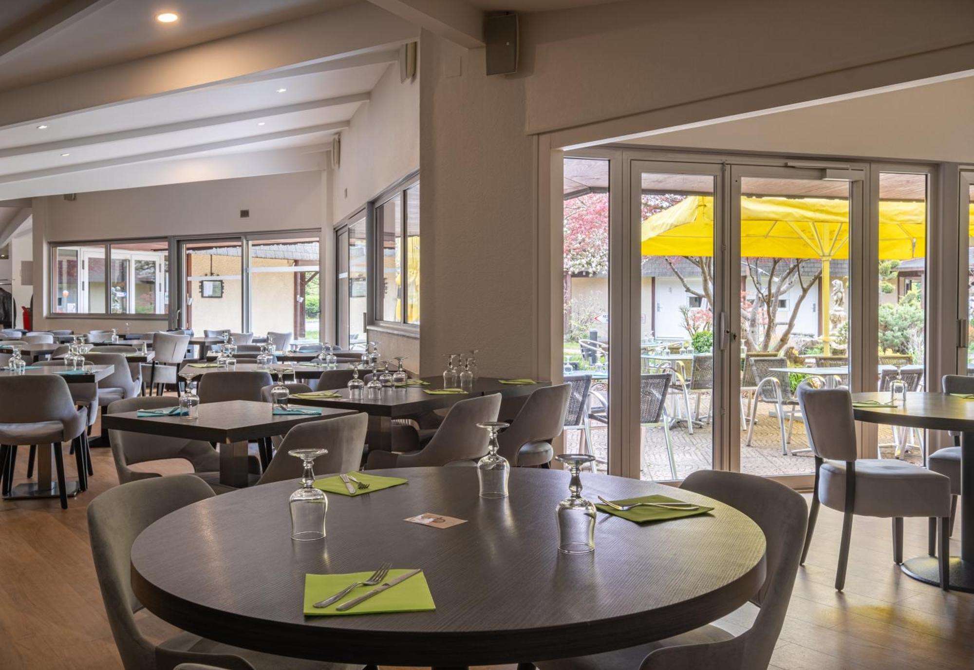 Charme Hotel, Montbeliard Sud Bagian luar foto