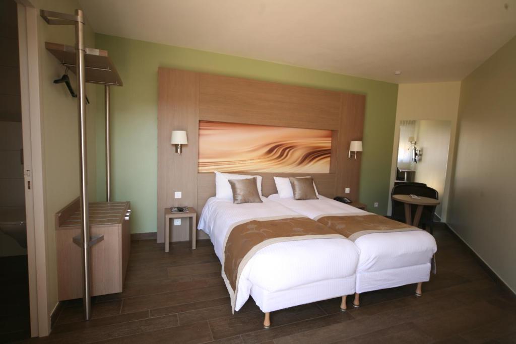 Charme Hotel, Montbeliard Sud Bagian luar foto